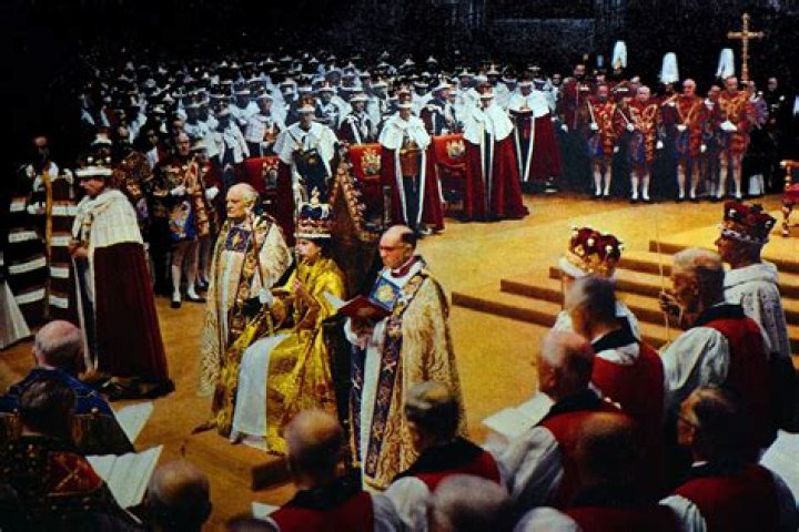 Everything You Need to Know About the Quince Linen Dress