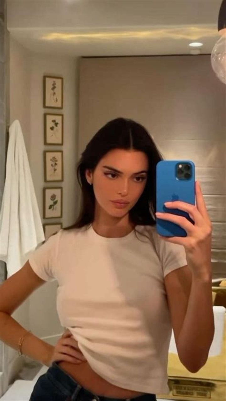 The Ultimate Kendall Jenner Mirror Selfie Guide: Tips, Tricks, and Inspiration