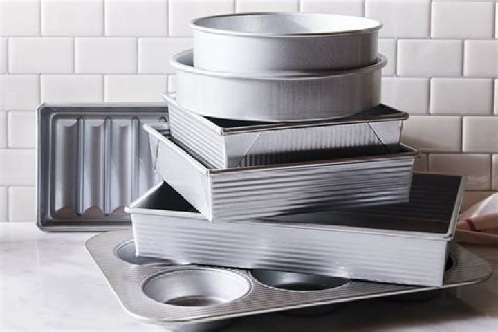 Ultimate Guide to Oven Pans: Choosing the Right One for Your Kitchen